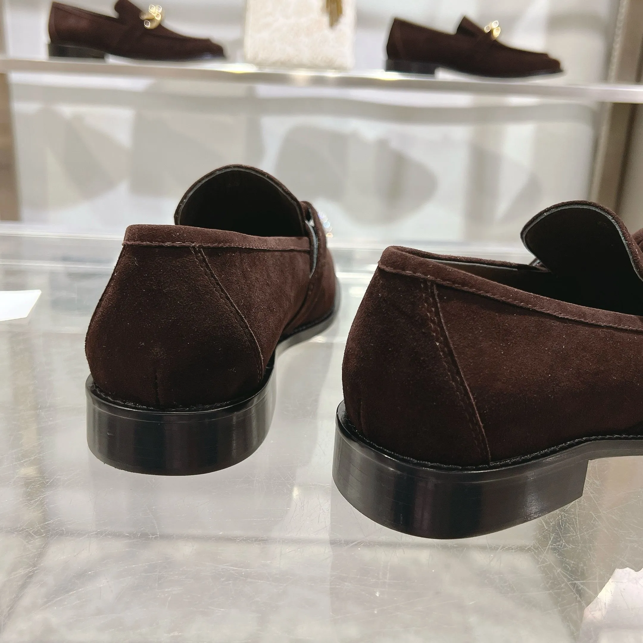 [BV] Top P: 820💰 Couple size: female 35-39 (female 40 custom-made) male 39-44 (38.45 non-refundable) Bottega Veneta 2025 counter synchronization style! Small round toe loafers! Imported leather outsole! High-grade cashmere! Solid color Niuli! Original board developed leather buckle
